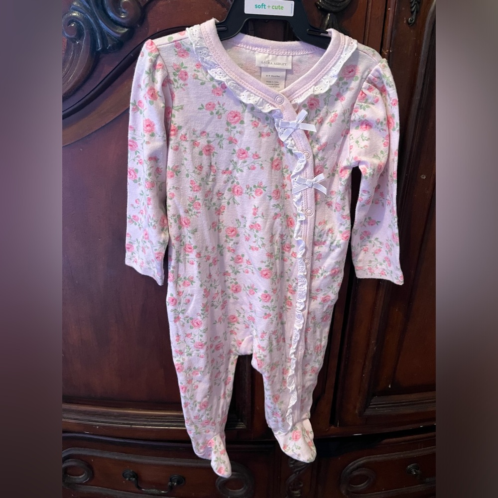 Bundle of Laura Ashley and wonder nation sleep and plays🌻🌺💕
